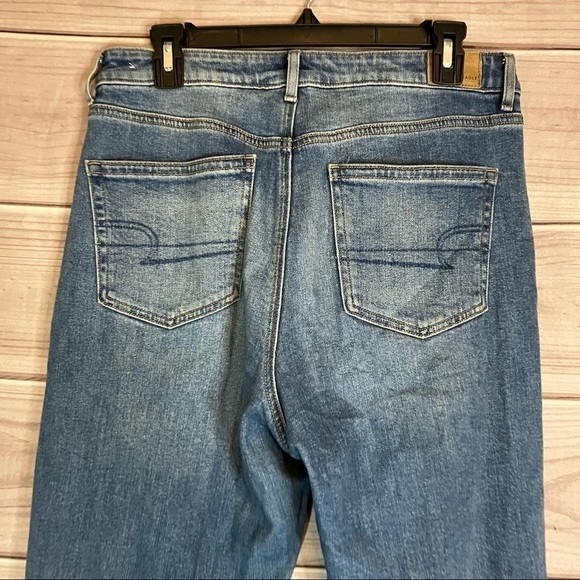 AMERICAN Eagle Stretch Mom Jeans in Medium Blue - Picture 8 of 11